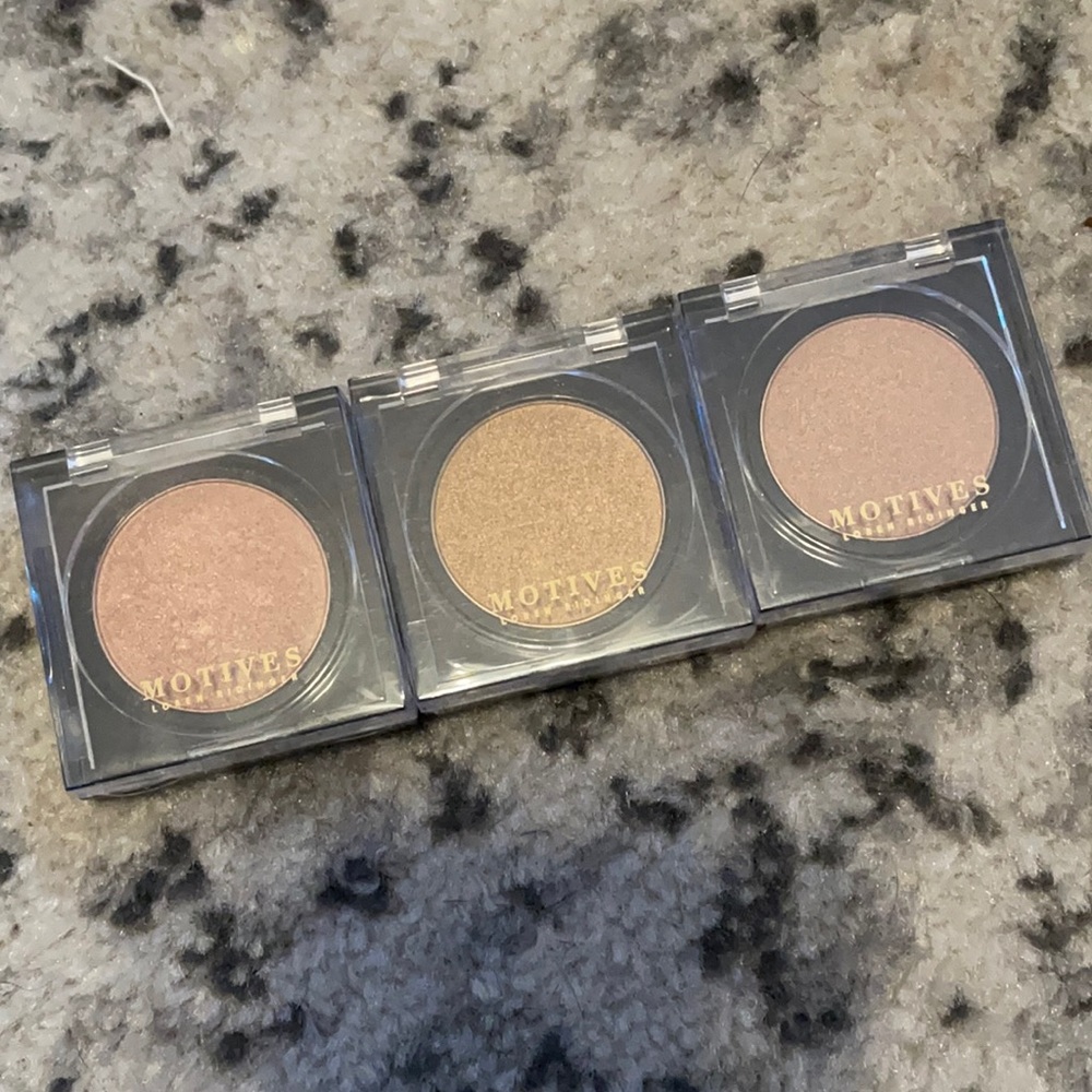Motives Shimmer Powder